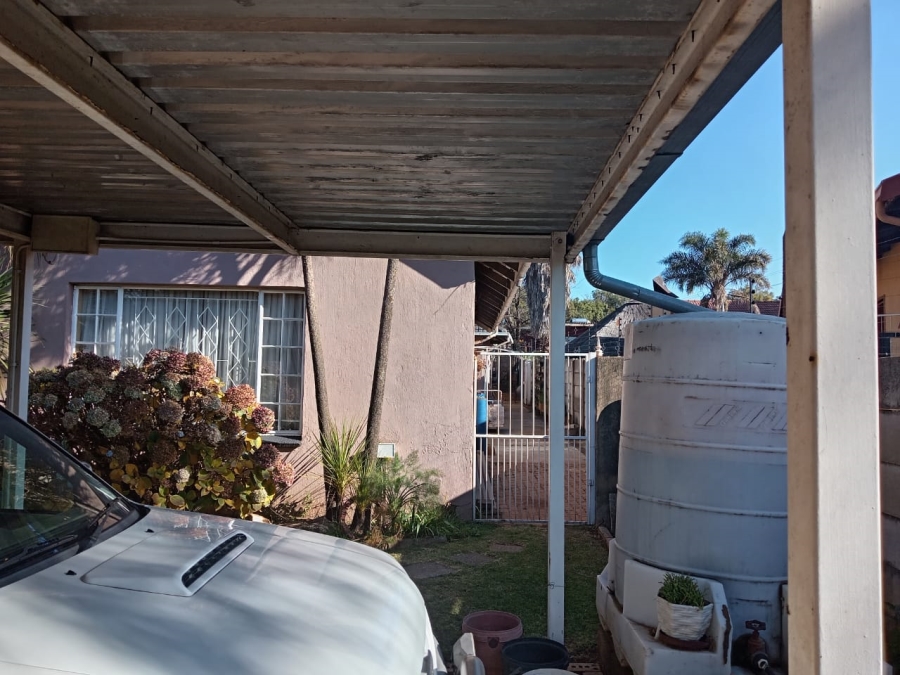 5 Bedroom Property for Sale in Witpoortjie Gauteng
