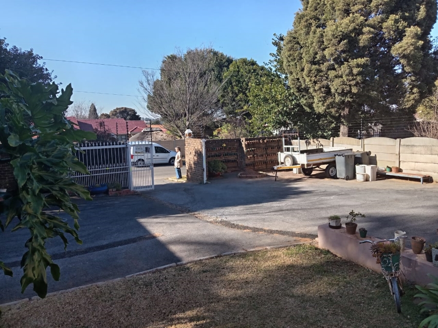 5 Bedroom Property for Sale in Witpoortjie Gauteng