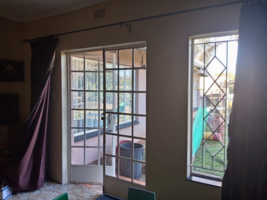 5 Bedroom Property for Sale in Witpoortjie Gauteng