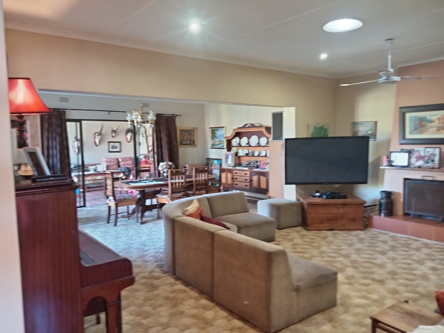 5 Bedroom Property for Sale in Witpoortjie Gauteng