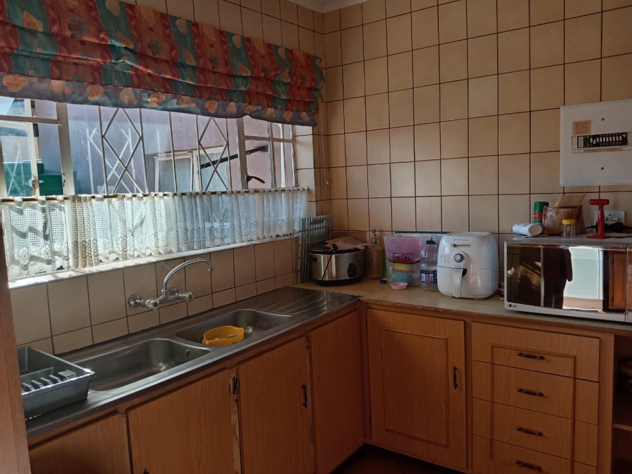 5 Bedroom Property for Sale in Witpoortjie Gauteng