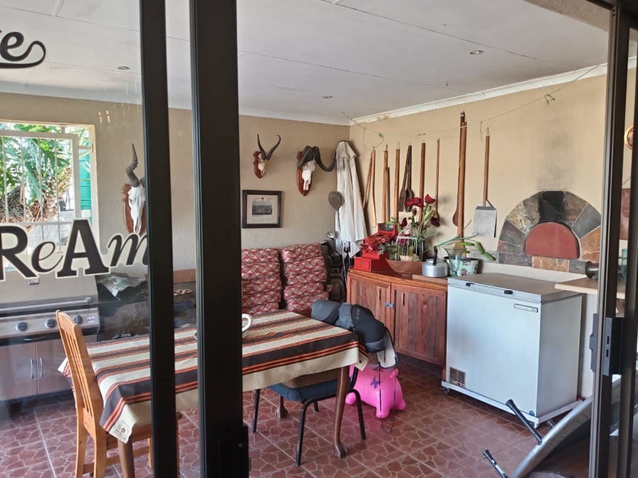 5 Bedroom Property for Sale in Witpoortjie Gauteng