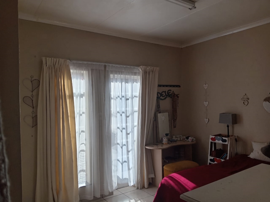 5 Bedroom Property for Sale in Witpoortjie Gauteng