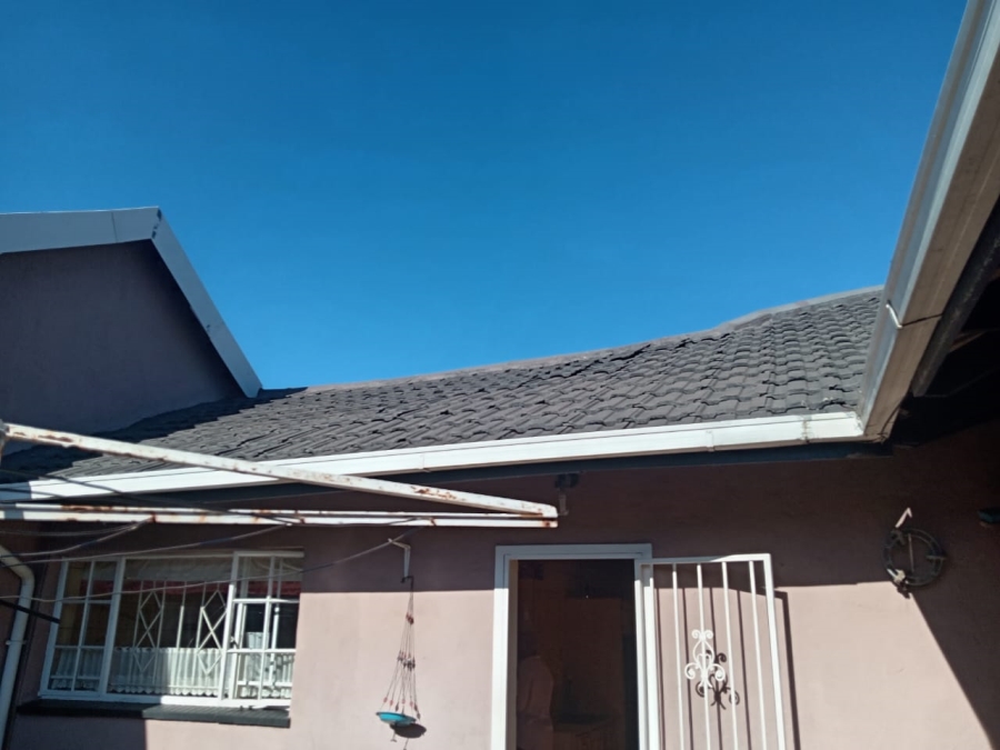 5 Bedroom Property for Sale in Witpoortjie Gauteng