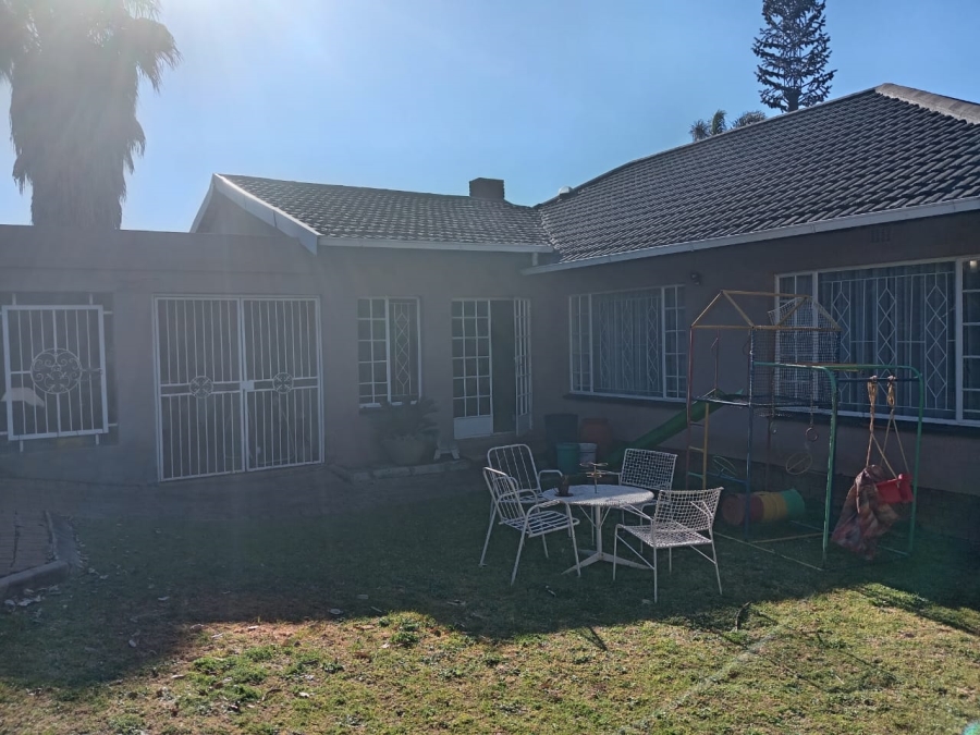 5 Bedroom Property for Sale in Witpoortjie Gauteng
