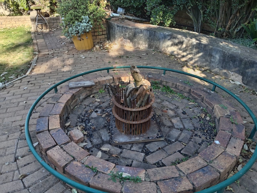 5 Bedroom Property for Sale in Witpoortjie Gauteng