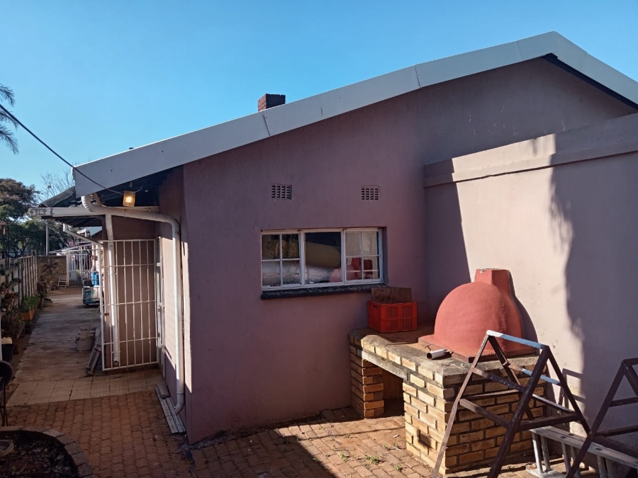5 Bedroom Property for Sale in Witpoortjie Gauteng