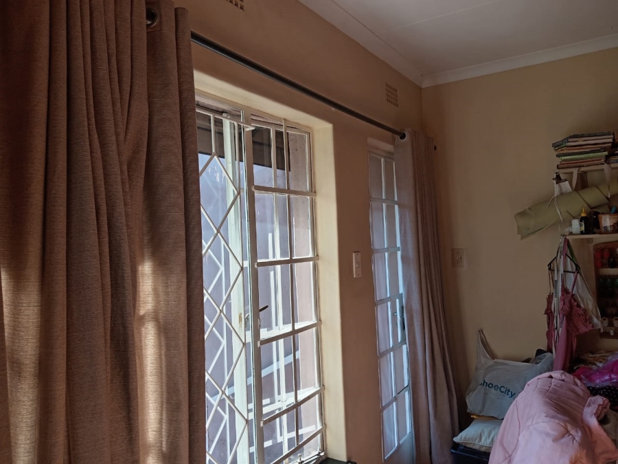 5 Bedroom Property for Sale in Witpoortjie Gauteng