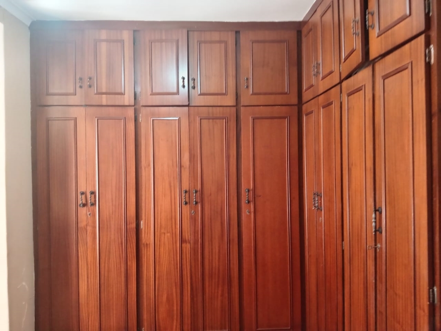 5 Bedroom Property for Sale in Witpoortjie Gauteng