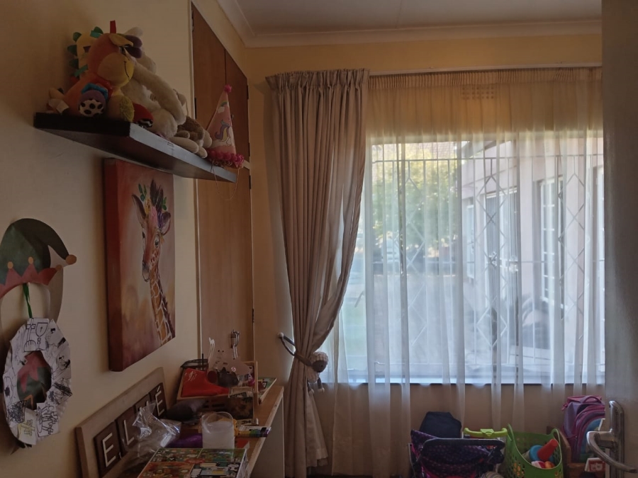 5 Bedroom Property for Sale in Witpoortjie Gauteng