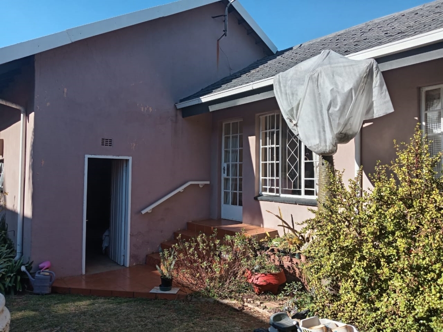 5 Bedroom Property for Sale in Witpoortjie Gauteng