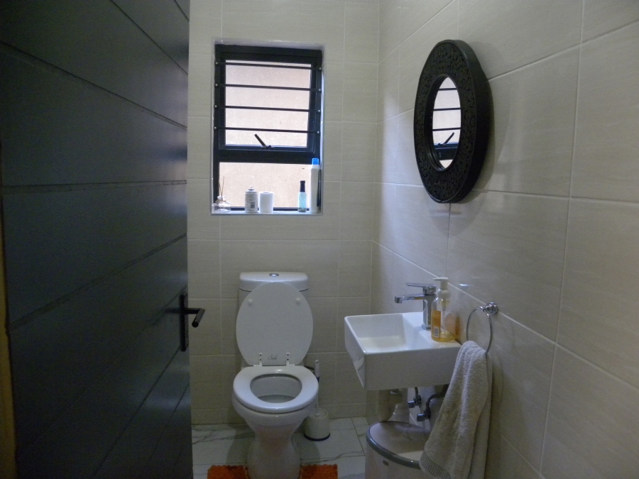 4 Bedroom Property for Sale in Strubensvallei Gauteng