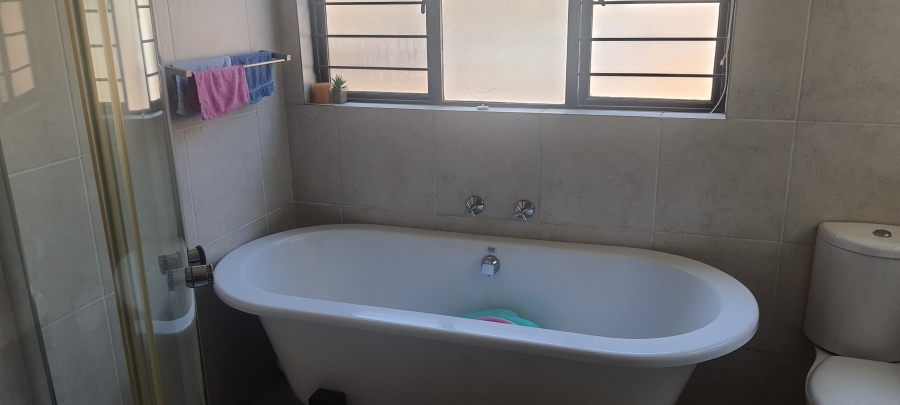 2 Bedroom Property for Sale in Greenstone Hill Gauteng