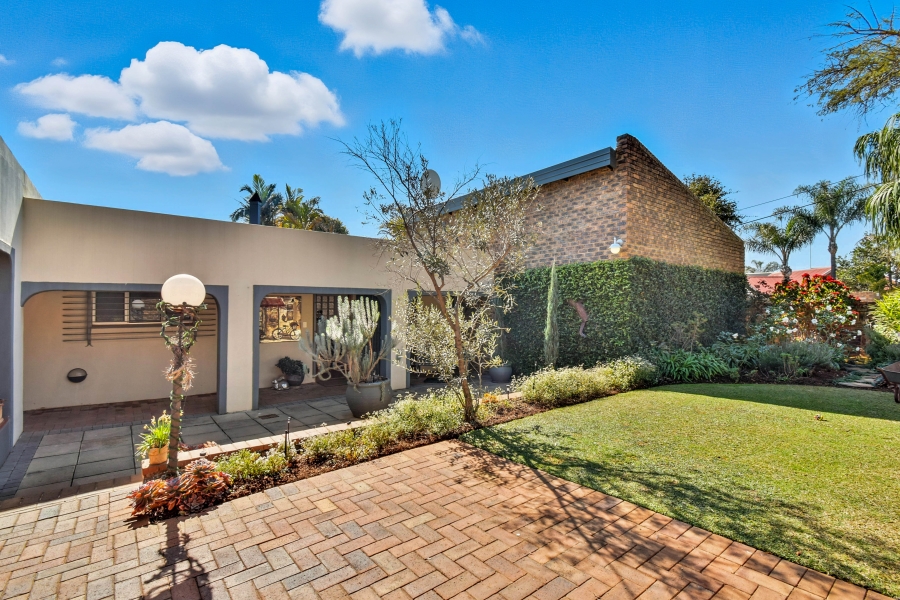 3 Bedroom Property for Sale in Garsfontein Gauteng