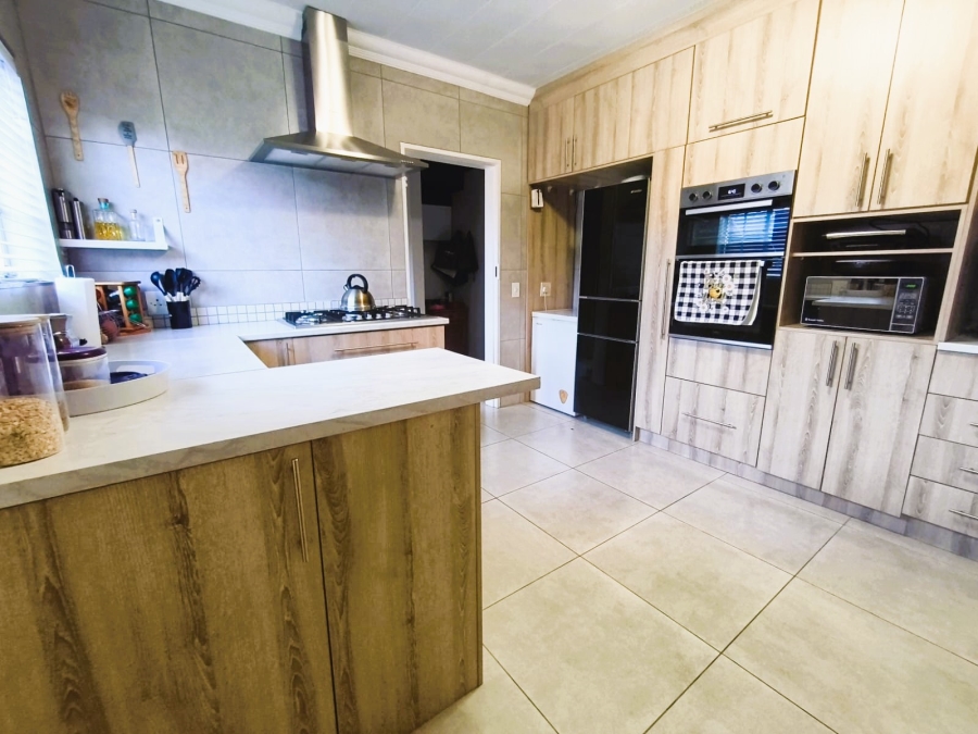 3 Bedroom Property for Sale in Brackenhurst Gauteng