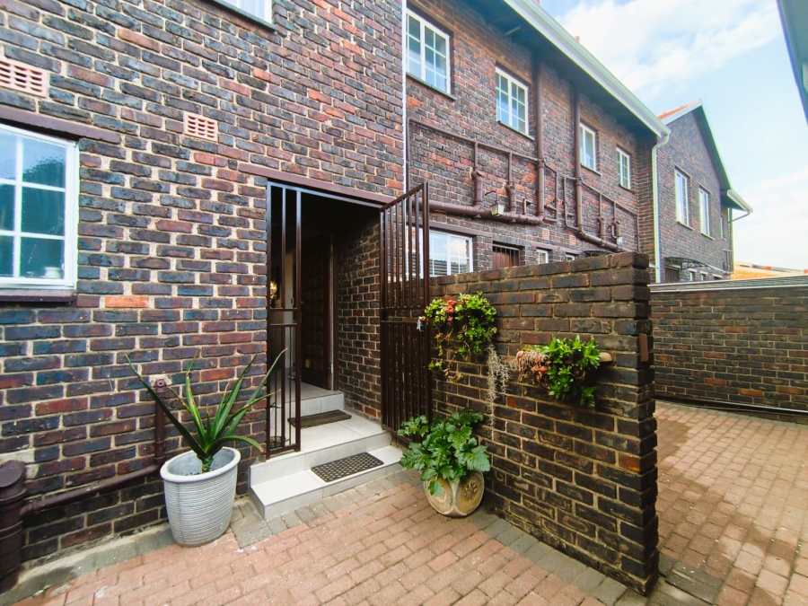 3 Bedroom Property for Sale in Brackenhurst Gauteng