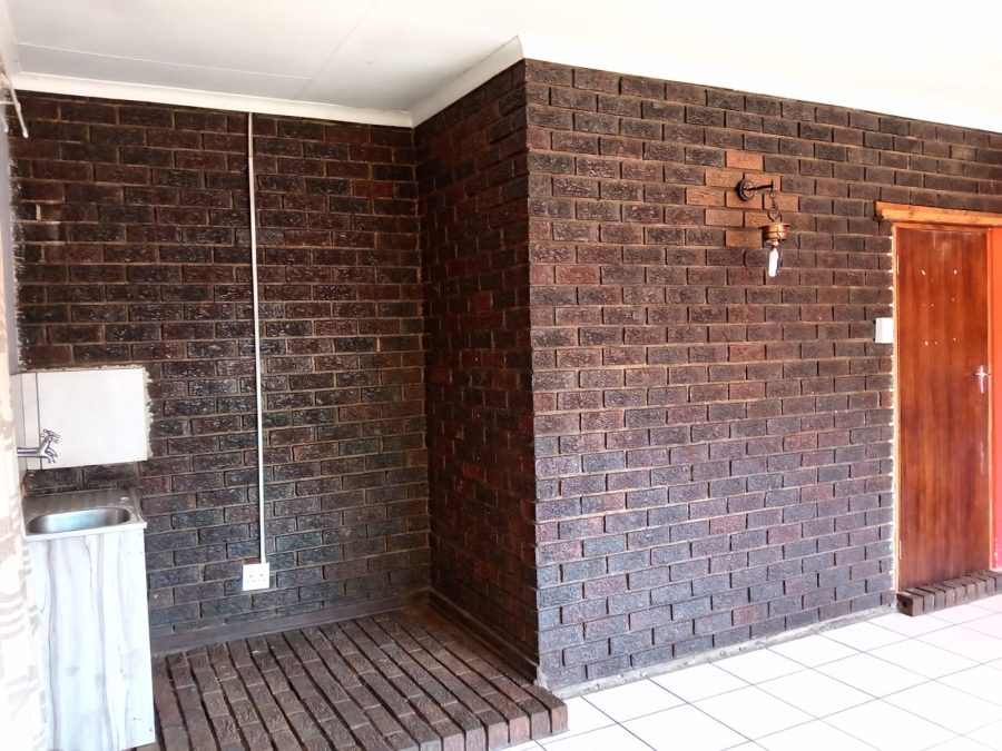 9 Bedroom Property for Sale in Roodepoort North Gauteng