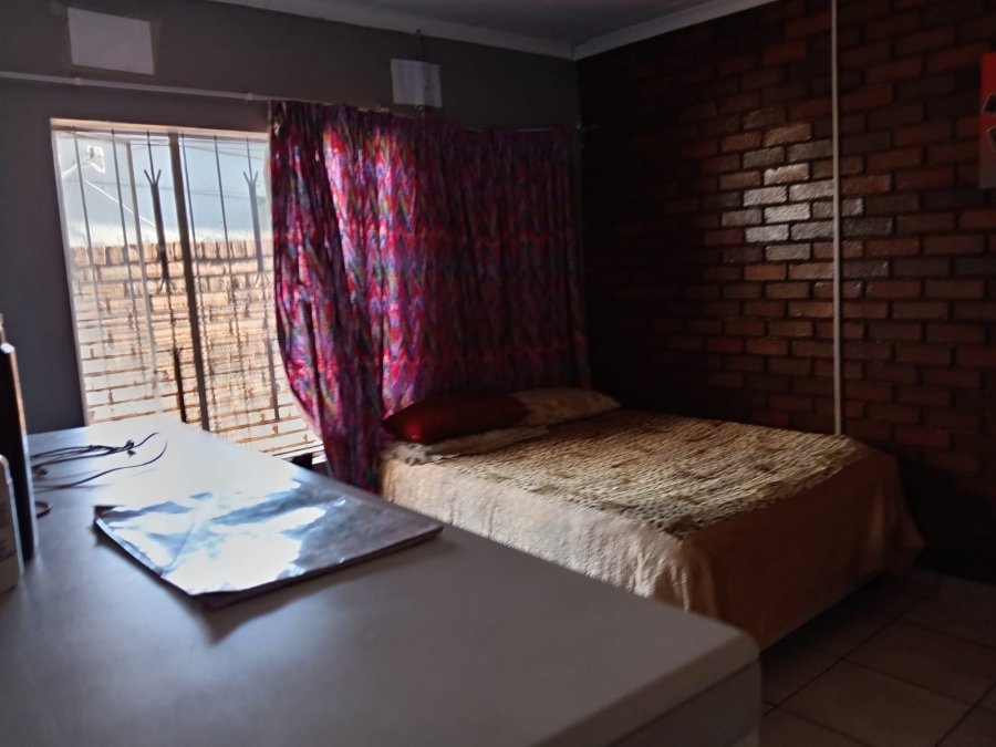 9 Bedroom Property for Sale in Roodepoort North Gauteng