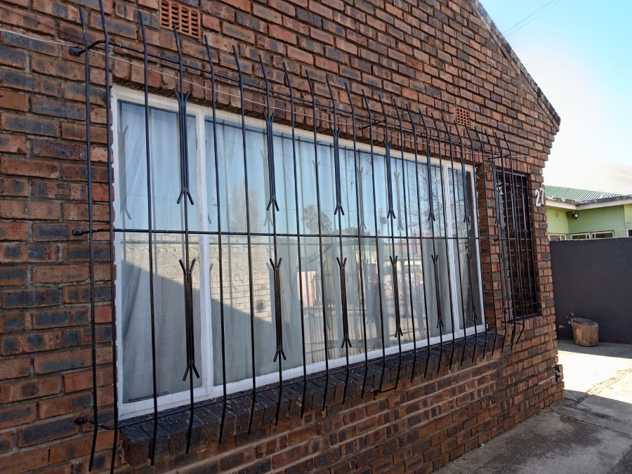 9 Bedroom Property for Sale in Roodepoort North Gauteng