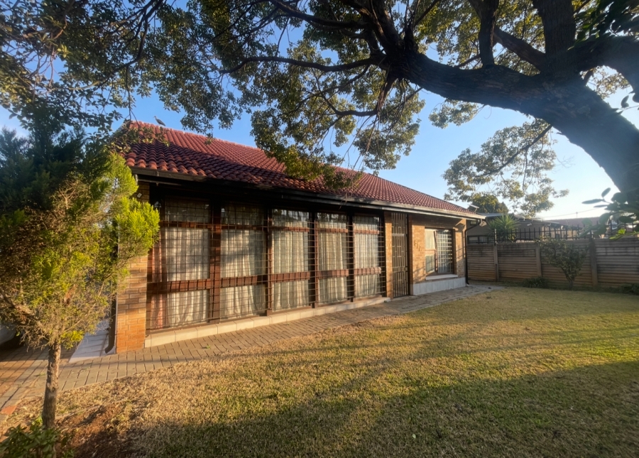 3 Bedroom Property for Sale in Mountain View Gauteng