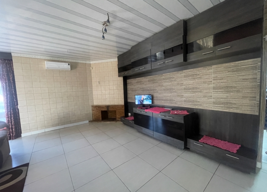 3 Bedroom Property for Sale in Mountain View Gauteng