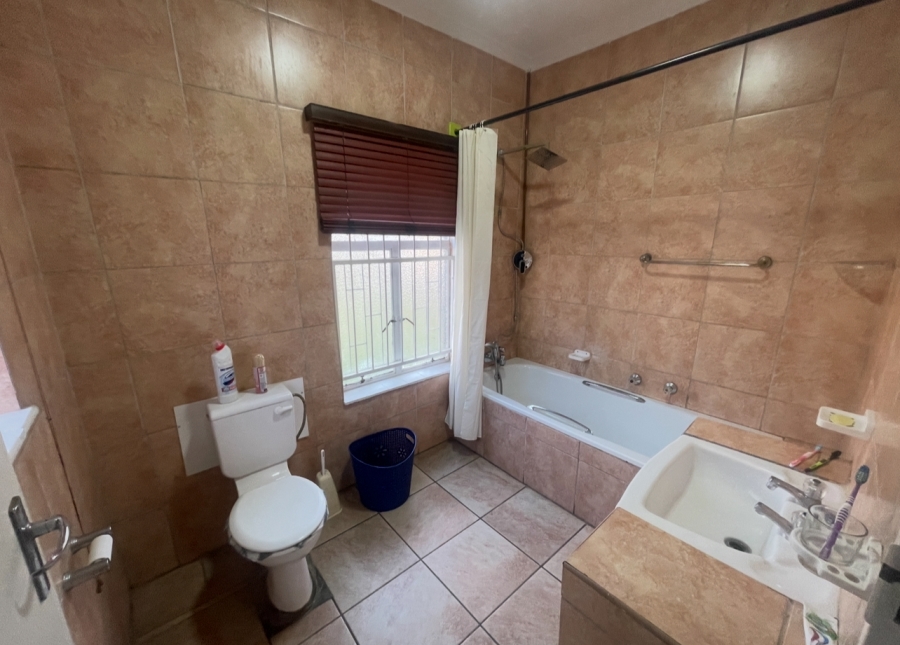 3 Bedroom Property for Sale in Mountain View Gauteng