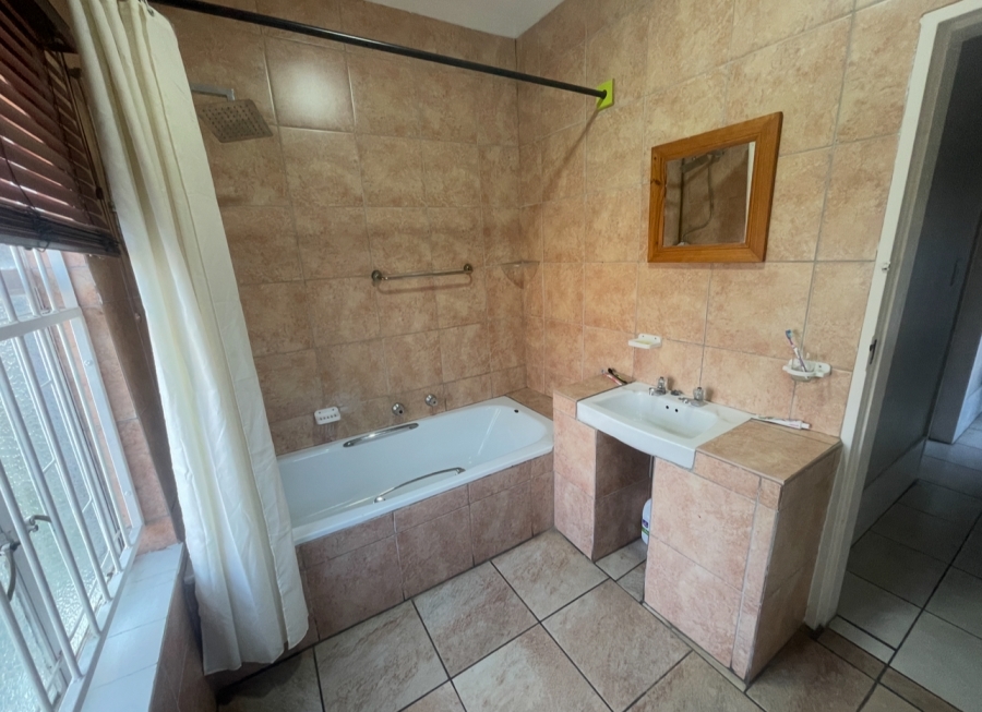 3 Bedroom Property for Sale in Mountain View Gauteng