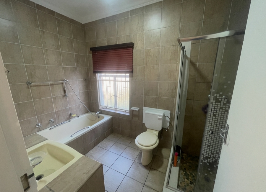 3 Bedroom Property for Sale in Mountain View Gauteng