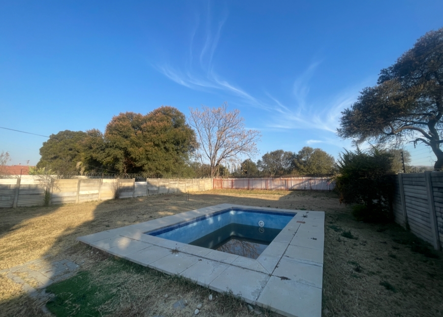 3 Bedroom Property for Sale in Mountain View Gauteng