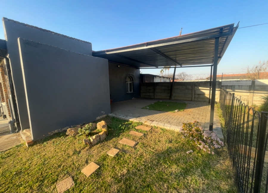 3 Bedroom Property for Sale in Mountain View Gauteng