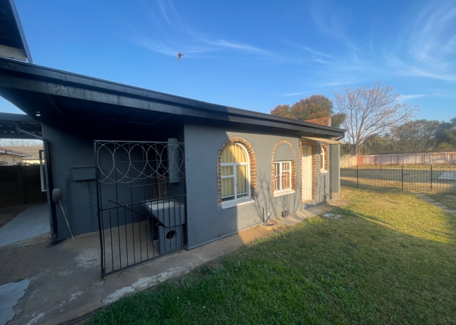 3 Bedroom Property for Sale in Mountain View Gauteng