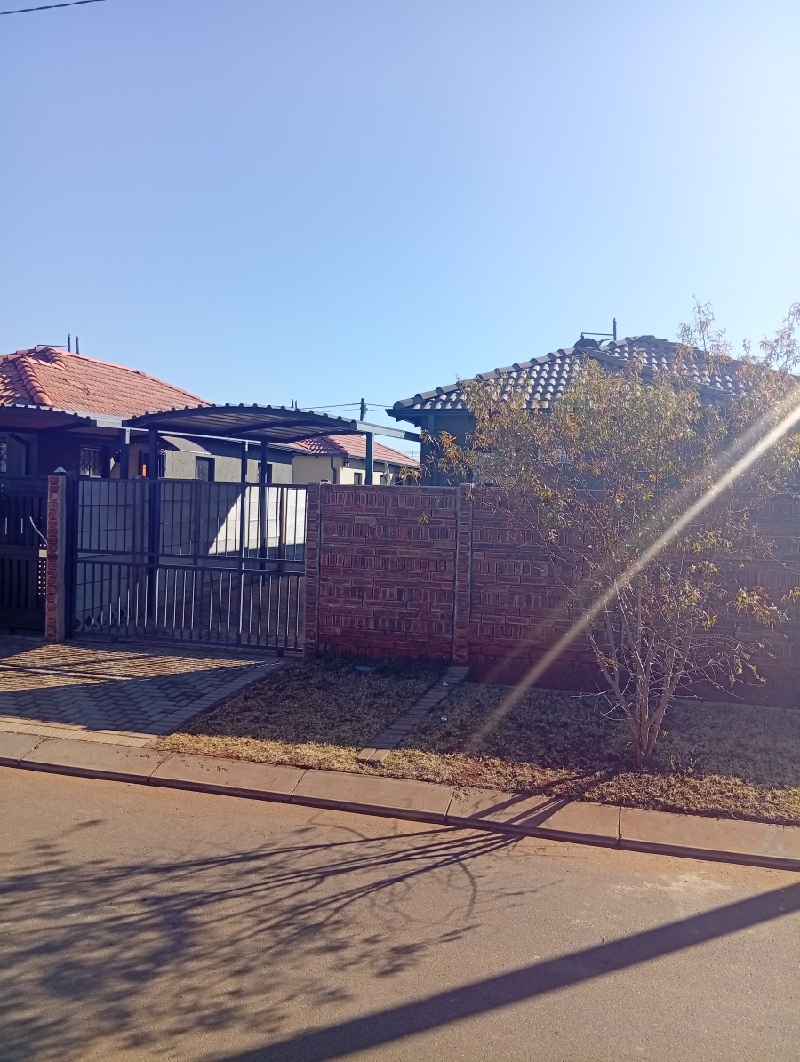 2 Bedroom Property for Sale in Protea Glen Gauteng