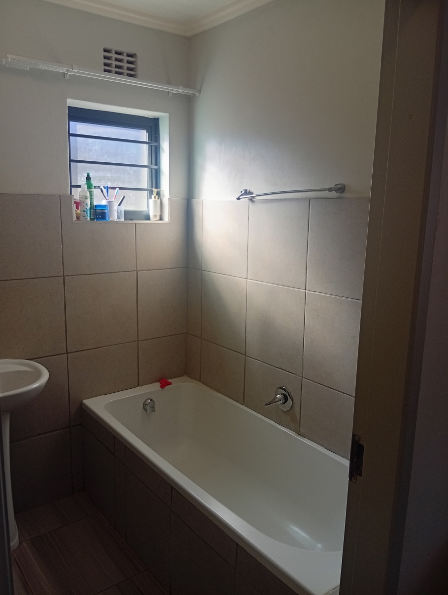2 Bedroom Property for Sale in Protea Glen Gauteng