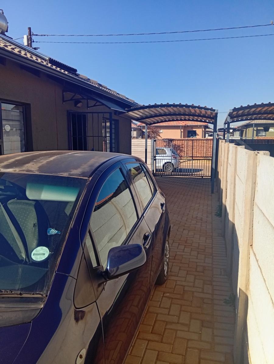 2 Bedroom Property for Sale in Protea Glen Gauteng