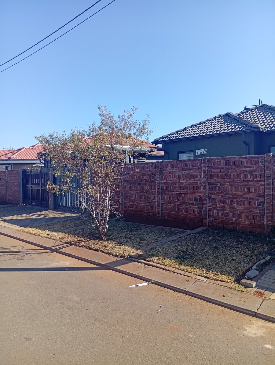 2 Bedroom Property for Sale in Protea Glen Gauteng