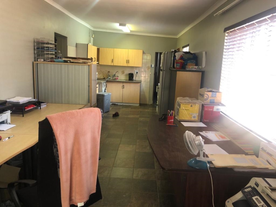 To Let 2 Bedroom Property for Rent in Waverley Gauteng