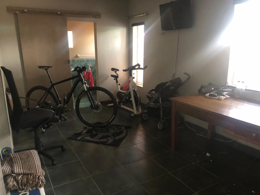 To Let 2 Bedroom Property for Rent in Waverley Gauteng