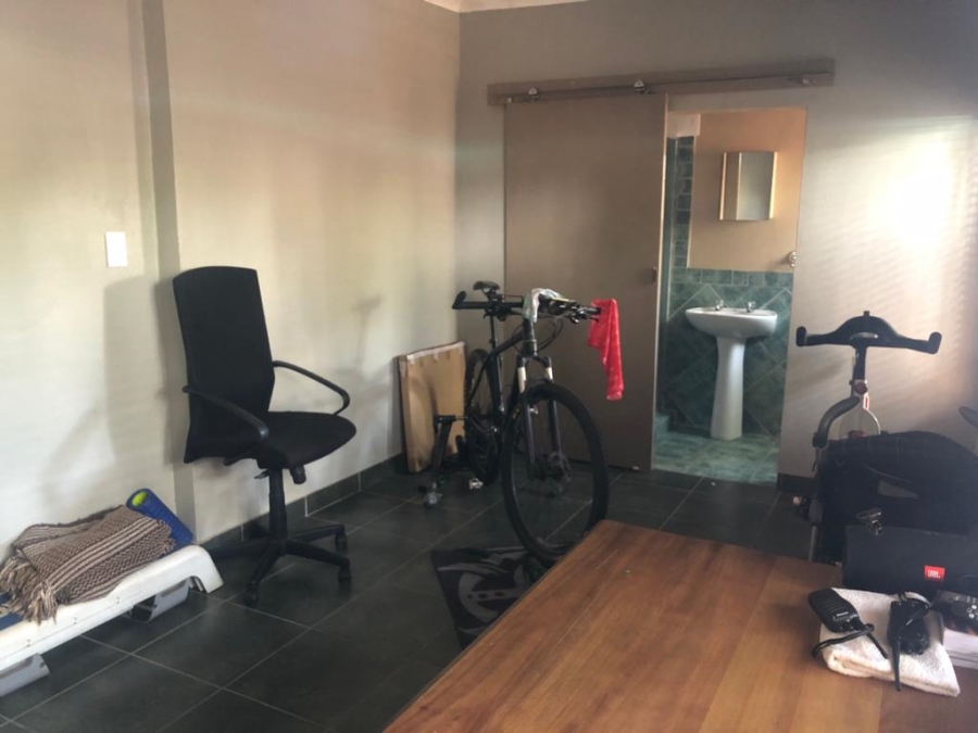 To Let 2 Bedroom Property for Rent in Waverley Gauteng