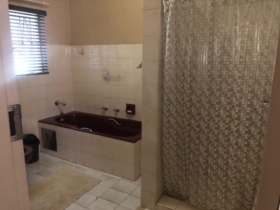 To Let 2 Bedroom Property for Rent in Waverley Gauteng