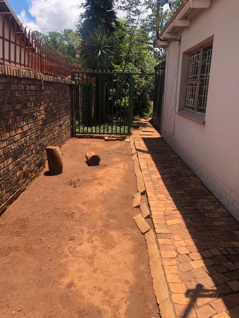 To Let 2 Bedroom Property for Rent in Waverley Gauteng