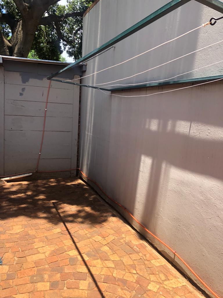 To Let 2 Bedroom Property for Rent in Waverley Gauteng