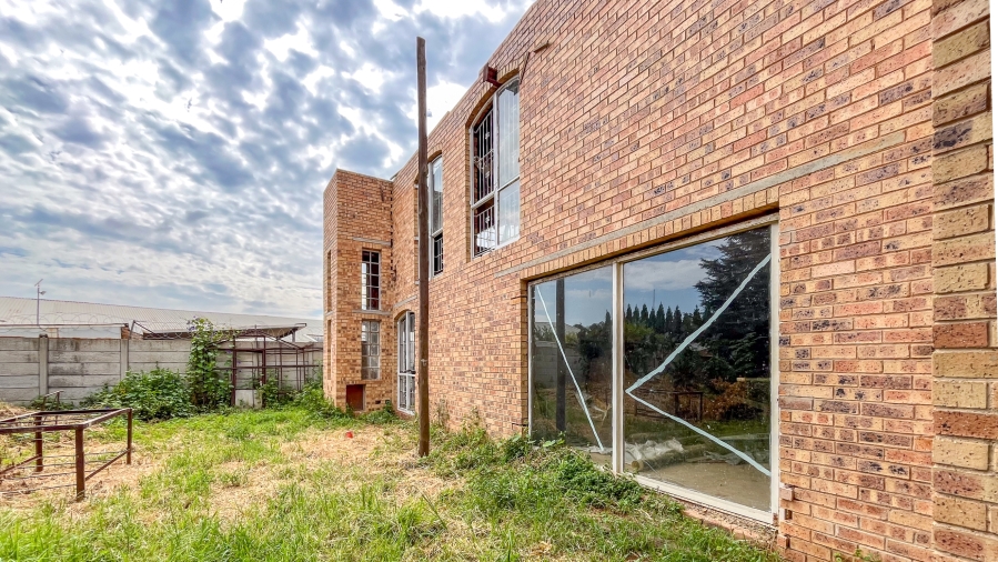 Commercial Property for Sale in Bredell Gauteng