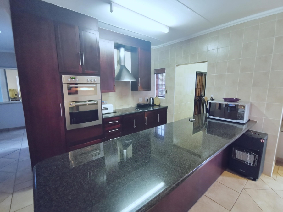 To Let 3 Bedroom Property for Rent in Thatchfield Estate Gauteng