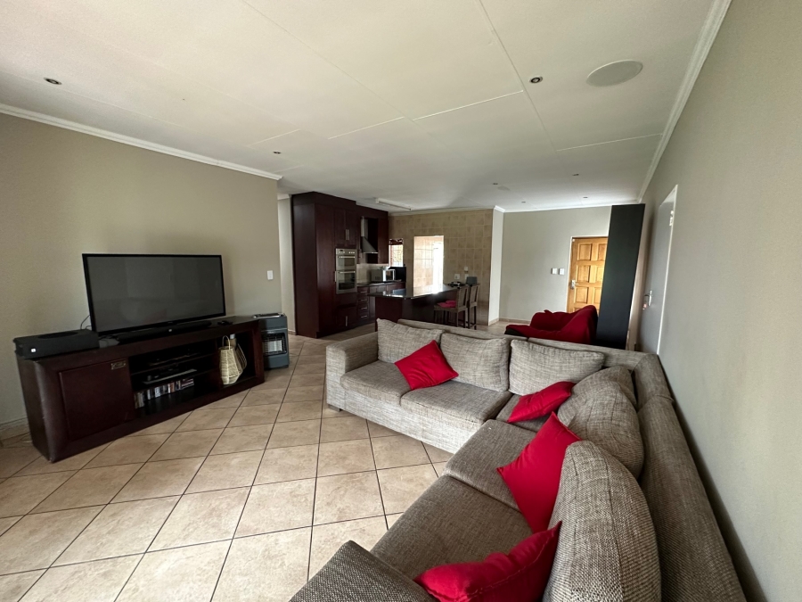 To Let 3 Bedroom Property for Rent in Thatchfield Estate Gauteng