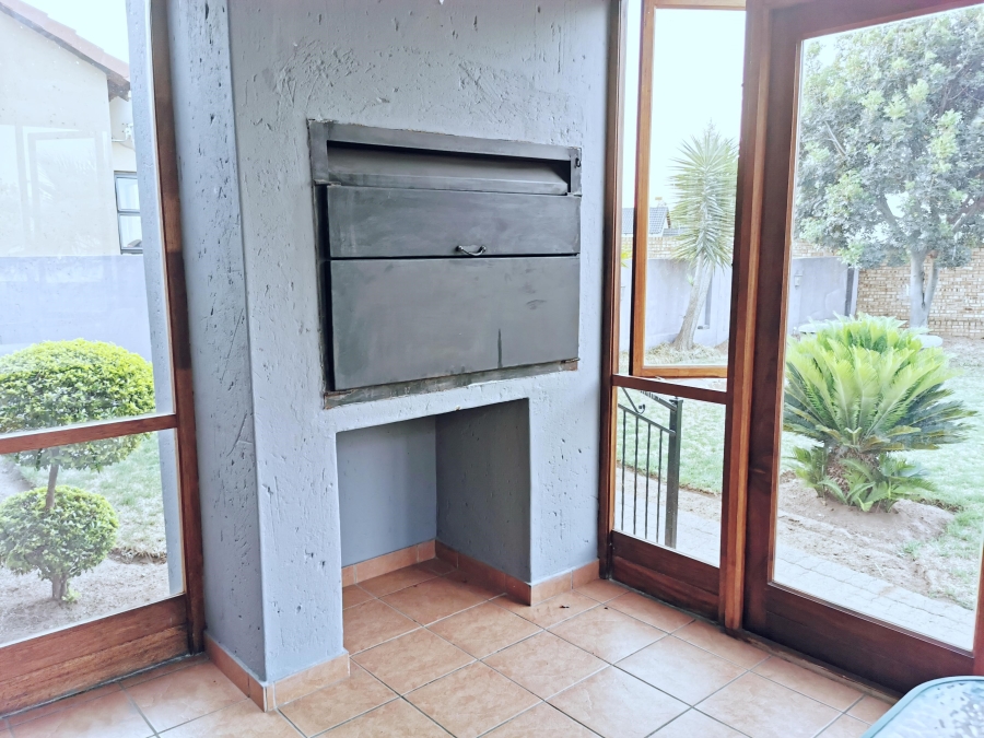 To Let 3 Bedroom Property for Rent in Thatchfield Estate Gauteng