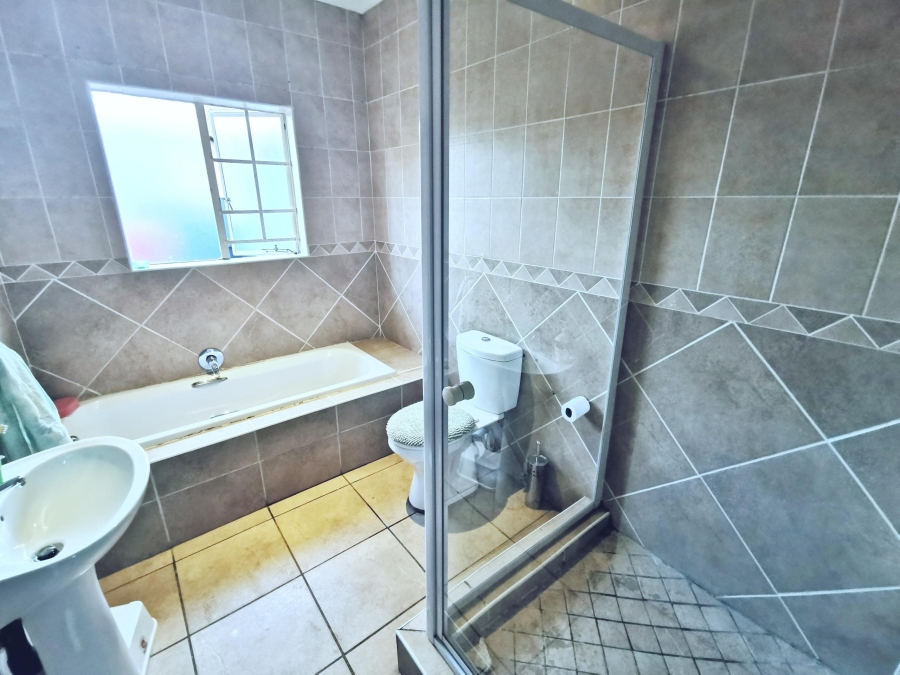 To Let 3 Bedroom Property for Rent in Thatchfield Estate Gauteng
