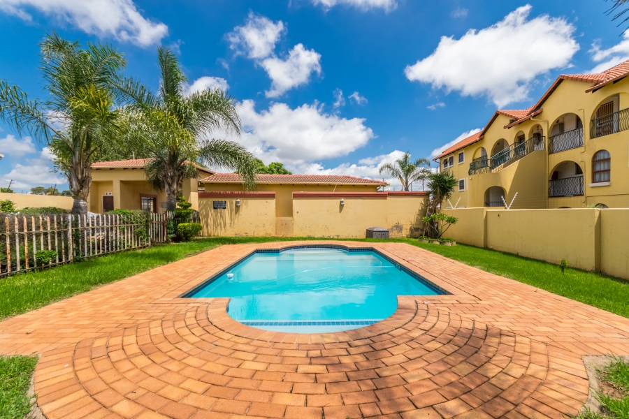 2 Bedroom Property for Sale in Sundowner Gauteng