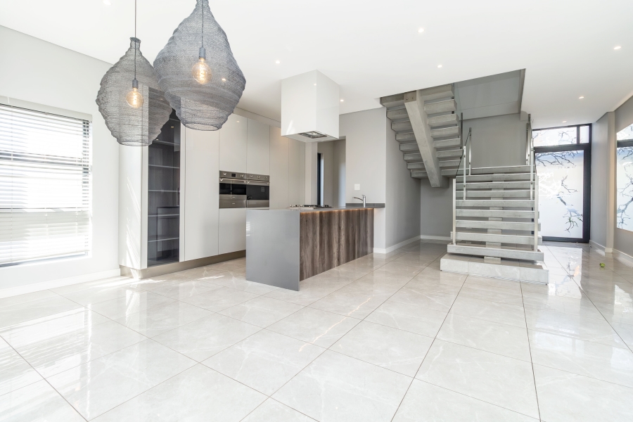To Let 4 Bedroom Property for Rent in Bryanston Gauteng