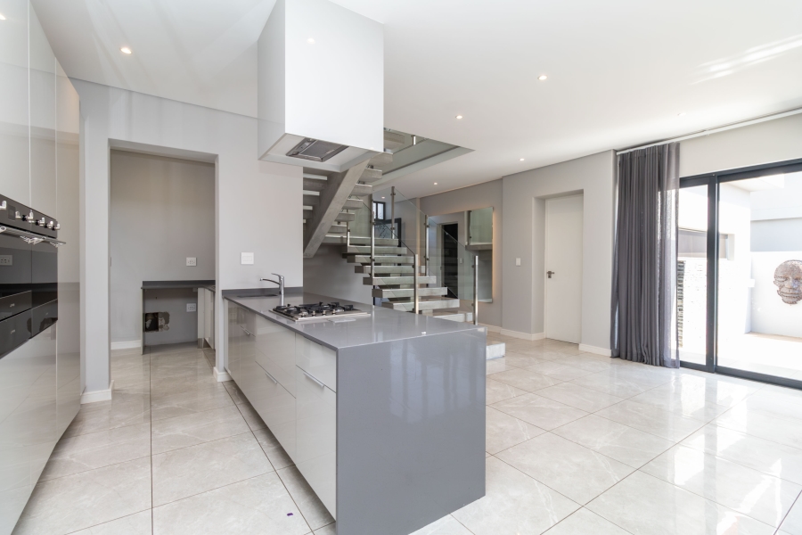 To Let 4 Bedroom Property for Rent in Bryanston Gauteng