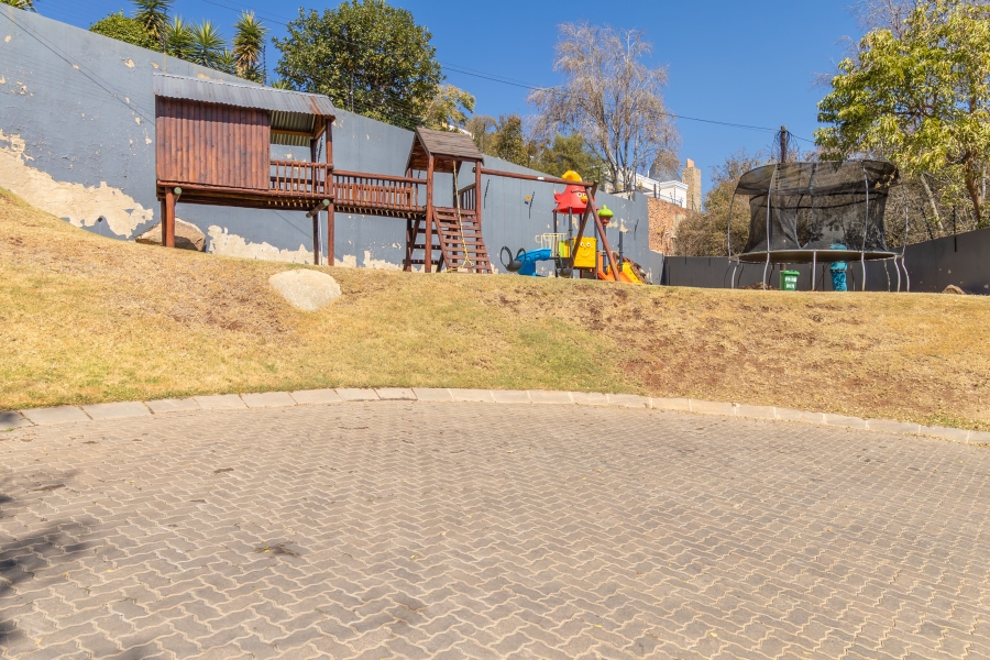 To Let 4 Bedroom Property for Rent in Bryanston Gauteng